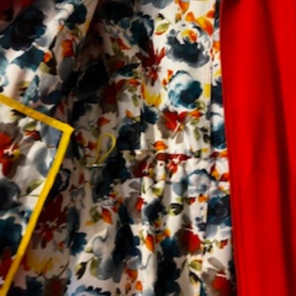 Nuage Waterproof Jacket with Hood - Picture 2 of 5